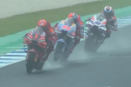 MotoGP, Moto2, Moto3 Warm Up: danzando sotto la pioggia