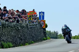 TT 2024:  Michael Dunlop sempre più mito, nella Supersport 2 il 28° sigillo