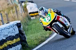 Tourist Trophy Classic: Michael Dunlop trionfa anche con moto del passato