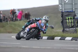 Tourist Trophy: Dunlop trenta e lode, Ducati sbanca la Supersport