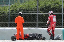 MotoGP, Test Sepang: Petrucci da record (con caduta)