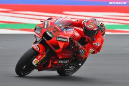 LIVE MotoGP San Marino: pole di Pecco Bagnaia, Valentino Rossi delude