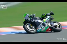 MotoGP, Cal Crutchlow: "Cambi di manubrio e di posizione in moto"