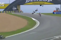 VIDEO Moto2: pauroso highside per Luca Marini, ma nessuna frattura