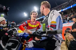 Eli Tomac vs Jett Lawrence: il duello più atteso dell'AMA Supercross