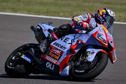 MotoGP, Bastianini mago della hard. Ducati cambia idea sull'abbassatore