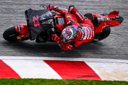 MotoGP, Aprilia contro i cugini Ducati: "Bisogna cambiare le regole"