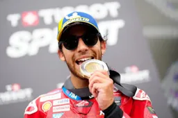 MotoGP, Bastianini vince e si candida per il Mondiale: "Non mollo"