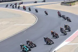 Energica Eva Ribelle RS: partenza a razzo nella Super Hooligan a Laguna Seca!