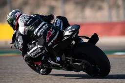 Superbike Test Aragon, Jonathan Rea avvisa i rivali per il 2021