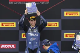 Yamaha R3: Emiliano Ercolani debutta ad Assen con una vittoria