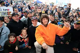 MotoGP: bagno di folla per Marco Bezzecchi, che festa a Viserba