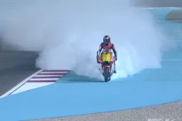 Moto2 Qatar: pole da record di Roberts, decide la bandiera rossa