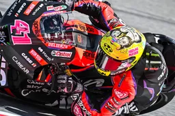 MotoGP Catalunya: Espargaro cala il bis, paura per Bagnaia