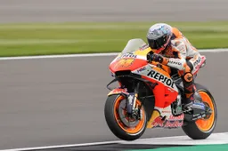 MotoGP: Espargaró, 'pole shock'. "Sarà strano senza nessuno davanti!"