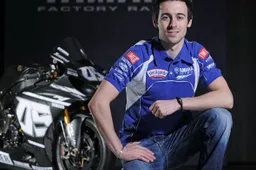 Superbike: Eugene Laverty visita il reparto corse Yamaha