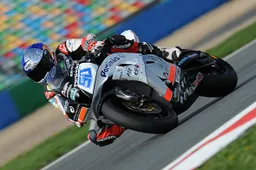 Supersport Magny Cours Gara: Laverty 1°, Sofuoglu campione
