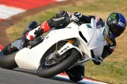 Superbike: Eugene Laverty pronto al secondo test con la RSV4