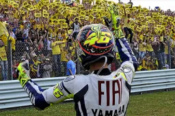MotoGP Valentino Rossi ci proverà domenica, intanto vince il Fan Club