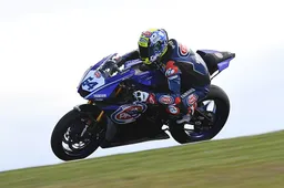 Supersport Phillip Island, Warm Up: prove di flag-to-flag, 4 piloti penalizzati