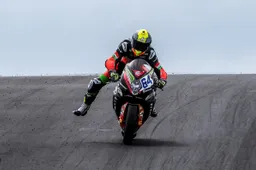 Supersport Phillip Island, Caricasulo da favola subito al top sulla MV Motozoo