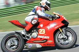 Superstock 1000: esordio sfortunato per Sandi con la 1199