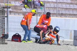 MotoGP, paura a Valencia: brutto incidente per Pol Espargarò