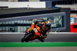 Moto2 Portimao-2: Raúl Fernández all'attacco dalla pole, Gardner 2°
