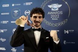 Pecco Bagnaia vita da campione "Vado ancora a fare la spesa e in Posta"