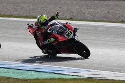 Superbike Assen: Bautista in pole, Rea ottavo e beffato