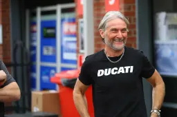 Il ritorno di Carl Fogarty: sarà Team Principal con Ducati nel BSB 2026