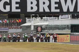 Superbike Phillip Island, le highlights di gara 1: antipasto show (video)