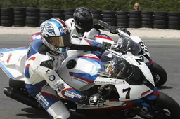 FSBK Le Vigeant Gara 1: BMW imprendibili, vittoria di Gimbert