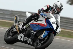 FSBK Le Vigeant Gara 1: ancora doppietta BMW con Nigon e Gimbert