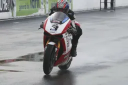 FSBK Albi Gara 2: David Muscat porta la Ducati 1198 SP alla vittoria