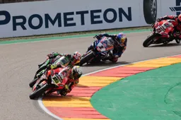 Superbike Aragon: Alvaro Bautista il ritorno sprint, dietro botte da orbi