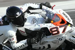 IDM Superbike: buoni test in Spagna per Gareth Jones e Wilbers BMW Racing