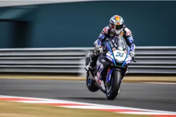 Superbike Donington: Prove 3, Garrett Gerloff scalda la qualifica