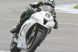 BSB: Gary Mason con Pr1mo Kawasaki a Cadwell Park