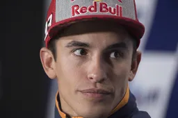 MotoGP: Lorenzo la rabbia non passa,  Marquez "Lo rifarei"