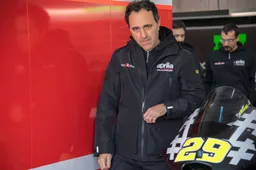 MotoGP, Romano Albesiano: "Aprilia senza alibi con Iannone e Smith"