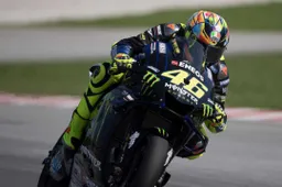 Valentino Rossi: dubbi, 'nemici' interni e doppio party