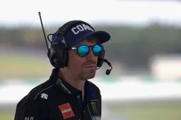 Idalio Gavira: "Valentino Rossi usa il manubrio come un pennino"