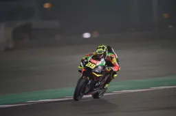 MotoGP, Andrea Iannone chiude col botto in Qatar