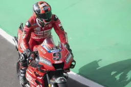 MotoGP: Danilo Petrucci lavora sull'ergonomia, ma la sella 'scotta'