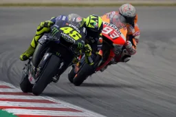 MotoGP, Rossi o Marquez: chi è l'eroe del corpo a corpo?