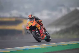 Pol Espargaró esalta KTM e attacca: "Petrucci supera senza rispetto"