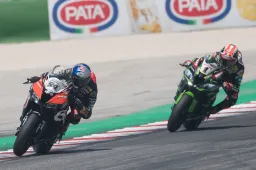 Toprak all'assalto, il pericolo "fuoco amico" per Jonathan Rea