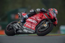 L'ingegner Barana avverte Dovizioso: "Migliorare in curva richiede tempo"