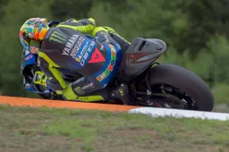 MotoGP, Valentino Rossi: la firma è questione di... posteriore